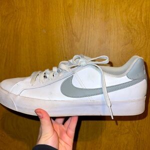 Nike court royals AC